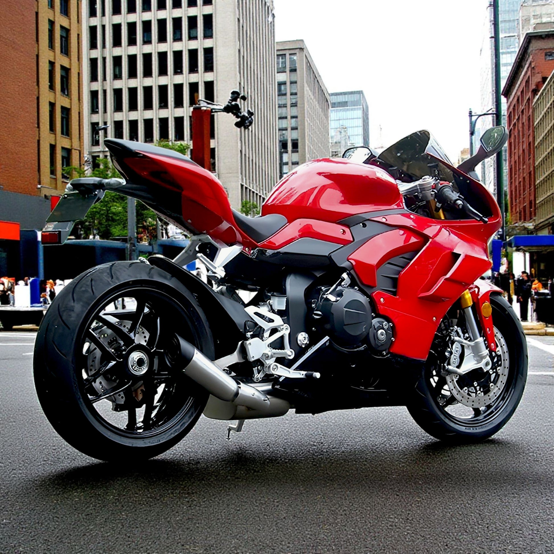 SV778 TCS Super Veneno - Epic Motorcycles